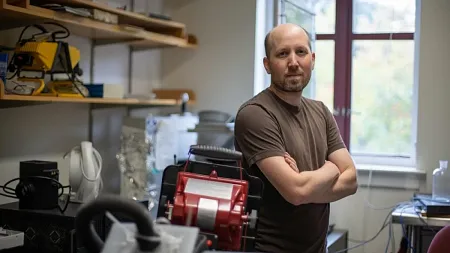 physicist eric corwin posing in his lab