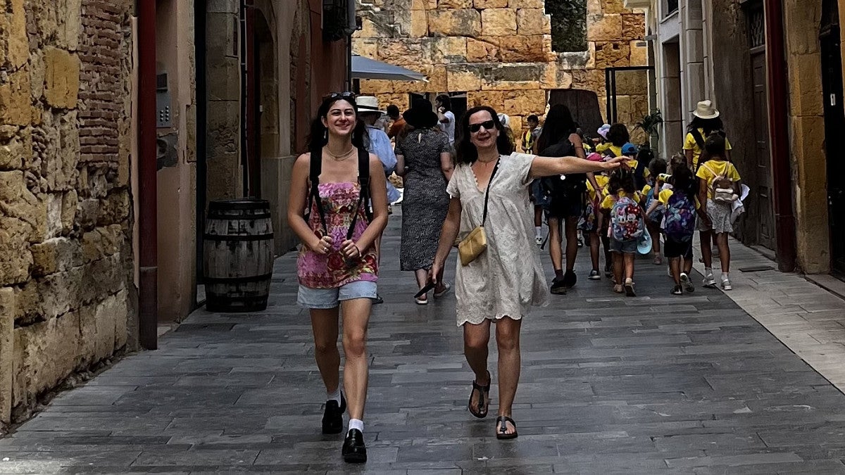 Two students walking through the street of a city abroad