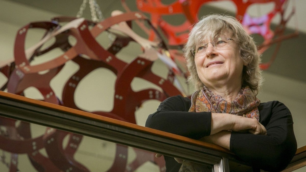 Woman in front of a metal sculpture