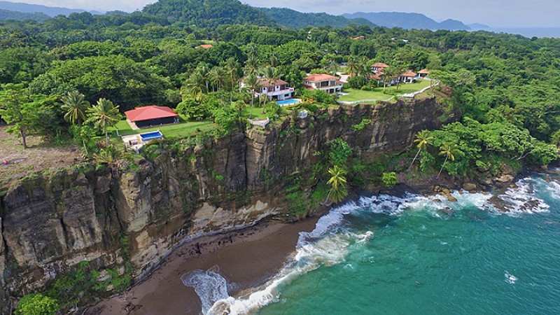 homes on a cliff side in tango mar, Costa Rica