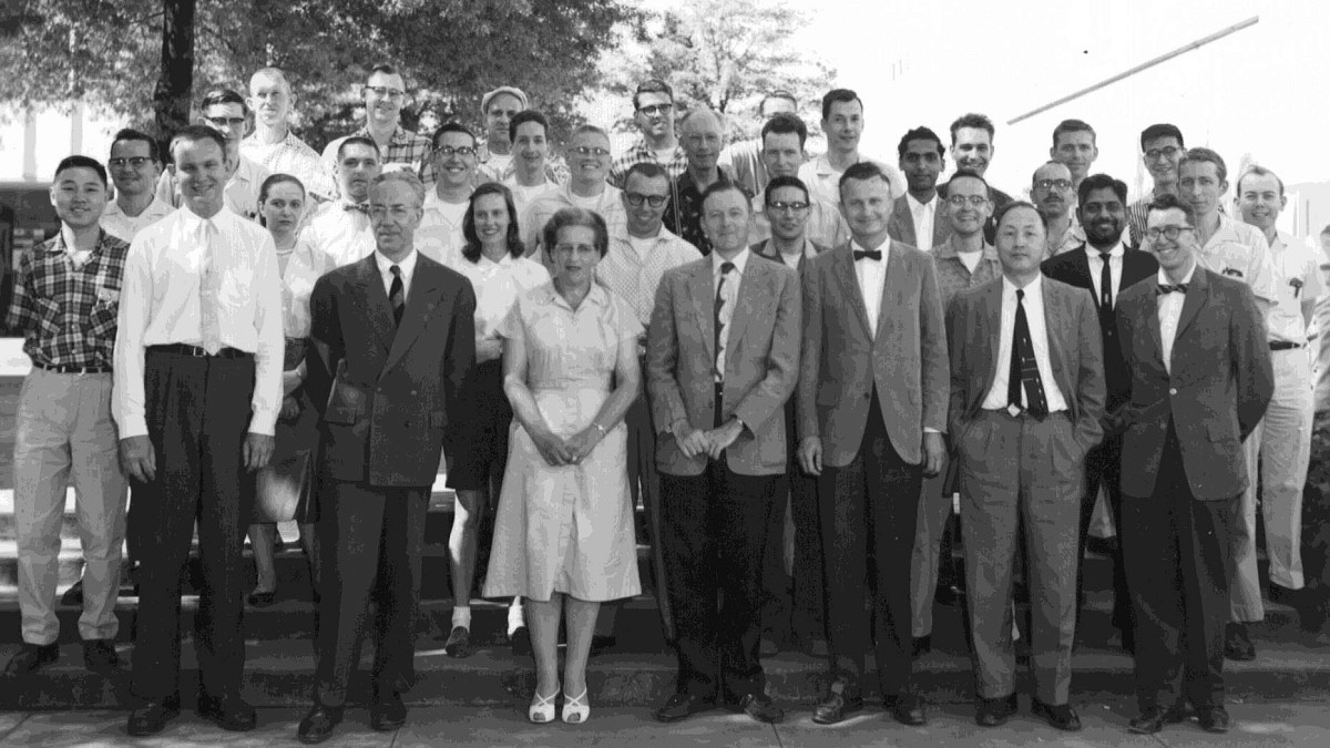 Physics department faculty from 1960